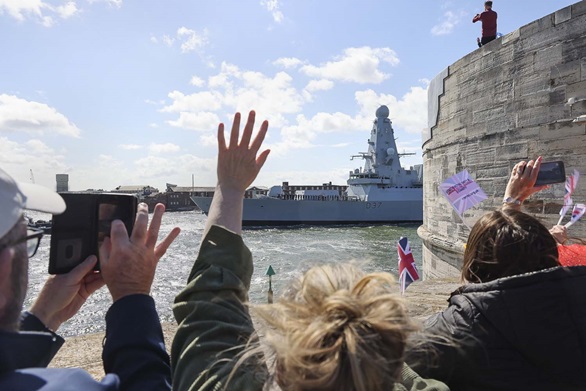 HMS Duncan has sailed from Portsmouth to replace HMS Diamond in the Middle East. Picture: LPhot Belinda Alker